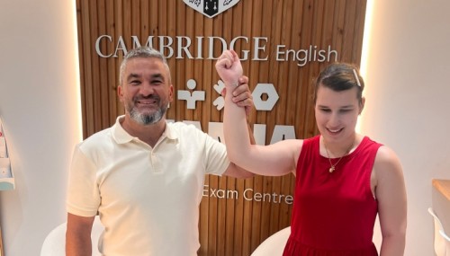Andalucía acoge el primer examen digital adaptado para una universitaria invidente