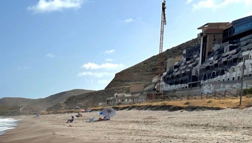 Gobierno y Junta acuerdan agilizar el procedimiento sobre El Algarrobico