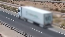 La Guardia Civil investiga a un camionero por circular marcha atrás en la A-7