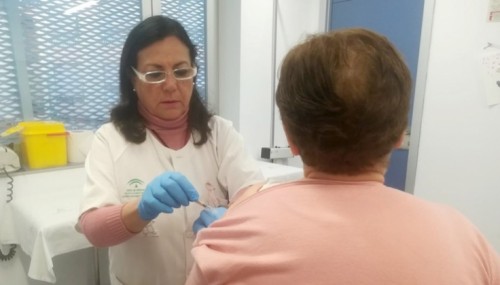 Comienza la vacunación contra gripe y covid a mayores de 70 años en Andalucía