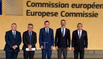 Andalucía reclama en Bruselas una financiación específica para garantizar el futuro de la pesca