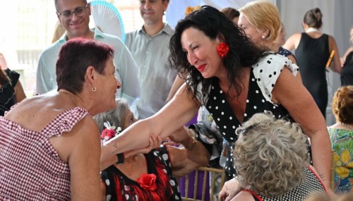 Almería reúne a un millar de participantes en el homenaje a las mujeres