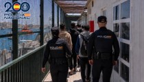Detienen a tres patrones de pateras que transportaban a 27 inmigrantes