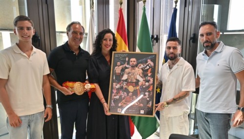 La alcaldesa recibe a ‘El Gallo’, campeón de España de Boxeo tras 52 años
