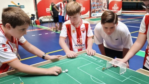 El fútbol de mesa gana aficionados en Almería con su II Torneo de Feria