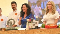 La alcaldesa pone en valor la gastronomía almeriense en ‘Saborea Almería en Feria’