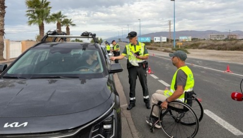 La DGT pone en marcha una campaña para evitar distracciones al volante