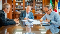 Roquetas firma el acuerdo para el uso agr&iacute;cola de aguas regeneradas de la EDAR