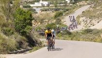 V&iacute;ctor P&eacute;rez-Abela y Azahara Pozuelo ganan la Vuelta Ciclista a Carboneras