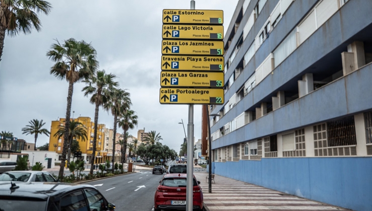 Roquetas de Mar estrena un sistema inteligente de sensores de aparcamiento