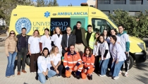 Una ambulancia, primer paso del Hospital Simulado de Ciencias de la Salud