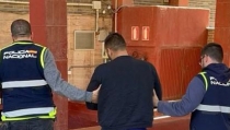 Detienen al patr&oacute;n de una patera rescatada con diez personas a bordo