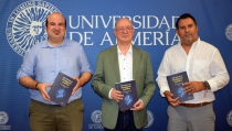 La UAL publica el libro '200 columnas de divulgaci&oacute;n cient&iacute;fica'