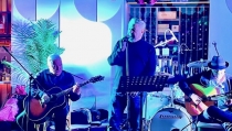 Almer&iacute;a rinde homenaje a The Beatles en el tradicional festival de Navidad