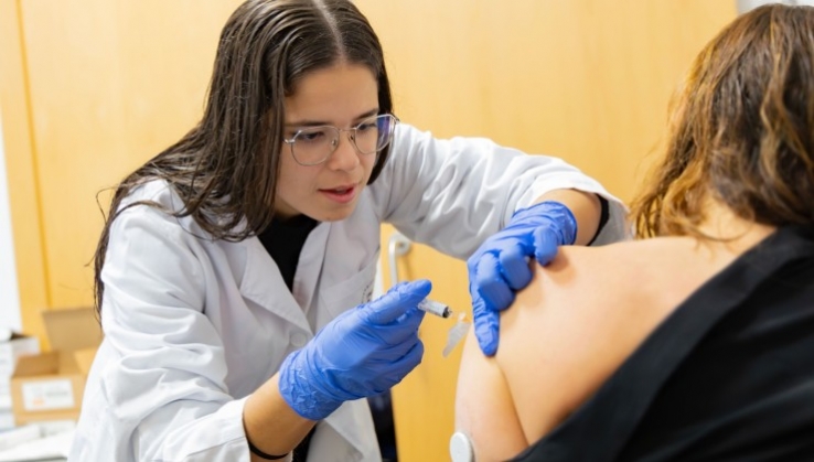 Comienza la vacunaci&oacute;n contra la gripe y la covid-19 para mayores de 70 a&ntilde;os