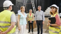 La cantante Diana Navarro estrena el renovado Centro Cultural de Adra