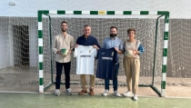 Firman un convenio para impulsar la pr&aacute;ctica de f&uacute;tbol sala en Purchena