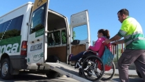 La asociaci&oacute;n Verdiblanca ampl&iacute;a su servicio de transporte escolar adaptado