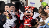 'La Magia de Disney' llena las calles de Moj&aacute;car de sus personajes populares