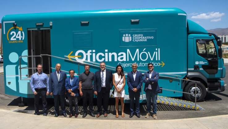 La nueva oficina m&oacute;vil de Cajamar atender&aacute; a doce peque&ntilde;as poblaciones de Almer&iacute;a