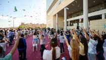 La OCAL reconoce a los sanitarios interpretando el 'Himno de la Alegr&iacute;a'