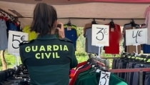 Intervienen m&aacute;s de 300 prendas falsificadas en un mercadillo de Berja