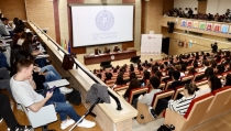 La UAL analiza desde el Derecho los riesgos de los menores en el entorno digital