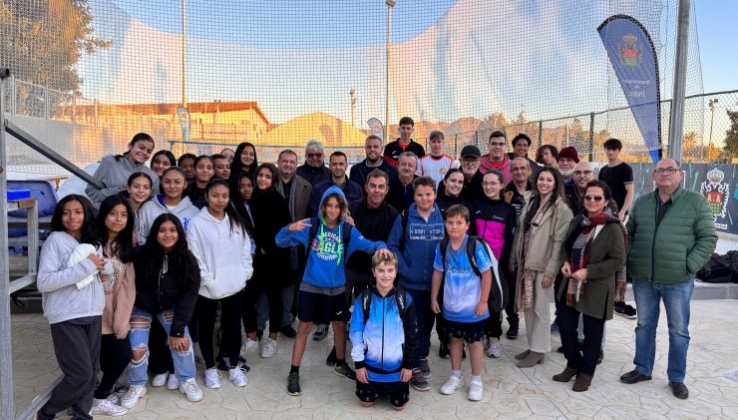 El alcalde inaugura pistas de tenis y voley playa en el centro de Pulp&iacute;