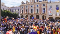 Miles de almerienses se concentran en la  Plaza Vieja contra la amnist&iacute;a
