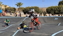 Los mejores 'riders' nacionales compiten en la Copa de Espa&ntilde;a de Pump Track en Hu&eacute;rcal de Almer&iacute;a