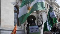 Agricultores de frutas y hortalizas protestan en Madrid por la crisis actual
