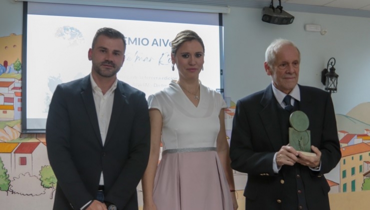 El catedr&aacute;tico Julio C&eacute;sar Tello recibe el III Premio AlVelAl-Dietmar Roth