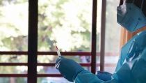 Salud reanudar&aacute; este mi&eacute;rcoles la vacunaci&oacute;n con AstraZeneca