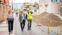 Roquetas de Mar mejora las redes de alcantarillado y agua en varias calles