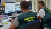 Una detenida y dos investigados por estafar en internet a un joven con Asperger