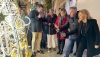 Personas con discapacidad visual de ONCE visitan las luces inclusivas de Almer&iacute;a
