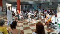 M&uacute;sica de cine y boleros para los pacientes y profesionales del Hospital de Poniente