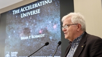 Brian Schmidt explica la expansi&oacute;n acelerada del universo en la UAL