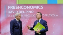 Cajamar presenta 'Freshconomics', el libro que analiza el mercado de productos frescos