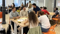 Profesionales ense&ntilde;an a emprender a los participantes en el programa JUMP UAL