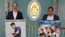 Carboneras celebra sus fiestas con el desfile de Moros y Cristianos y conciertos