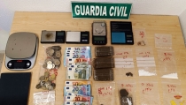 Detenido el responsable de un local de venta y consumo de drogas en Adra