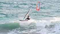 V&iacute;ctor Fern&aacute;ndez se sube al podio en la primera prueba del mundial de windsurf
