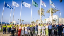 Las playas de Roquetas ya muestran las banderas que certifican su calidad