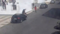 Detenido por dejar en la calle a un fallecido en un piso de venta de drogas