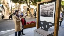 Carlos de Paz expone 'Entre olas' en el carril saludable del Paseo de Almer&iacute;a