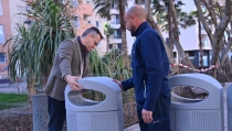 Almer&iacute;a inicia en El Zapillo la instalaci&oacute;n de m&aacute;s de 500 nuevas papeleras