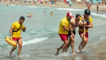 Almer&iacute;a dota de todos los servicios a las trece playas del municipio