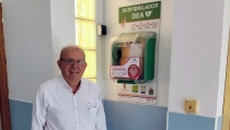 V&iacute;car instala desfibriladores en todos los barrios del municipio