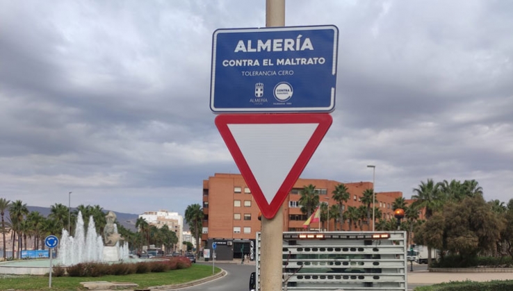 Almer&iacute;a se une a la iniciativa 'Municipios contra el Maltrato. Tolerancia CERO'